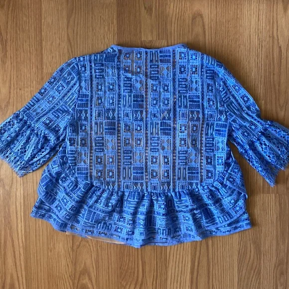 ❤️ BCBG Blue Lace Blouse Top Size XS NWOT - Picture 5 of 9